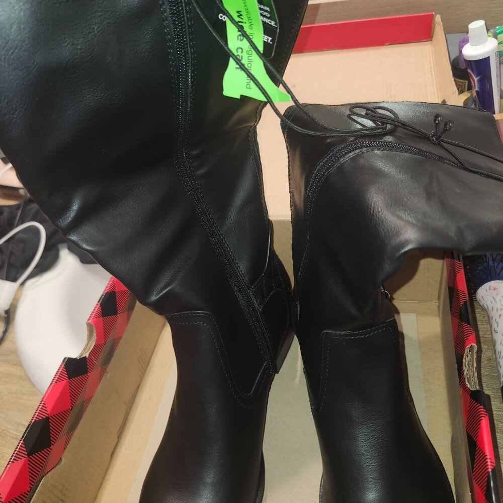 Boots - Picture 2 of 3
